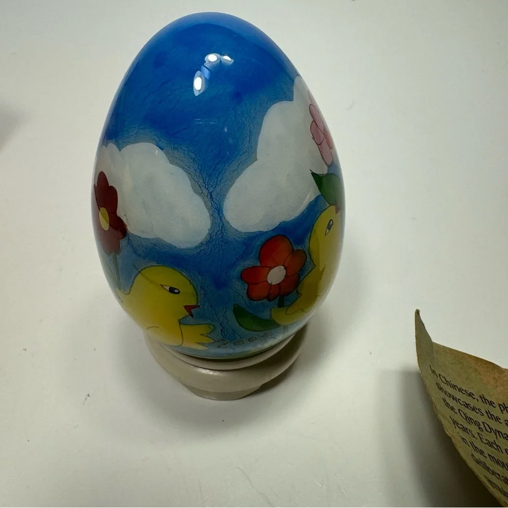 Pier 1 Li Bien Glass Easter Egg decor on Stand 2001 w/pink storage box.